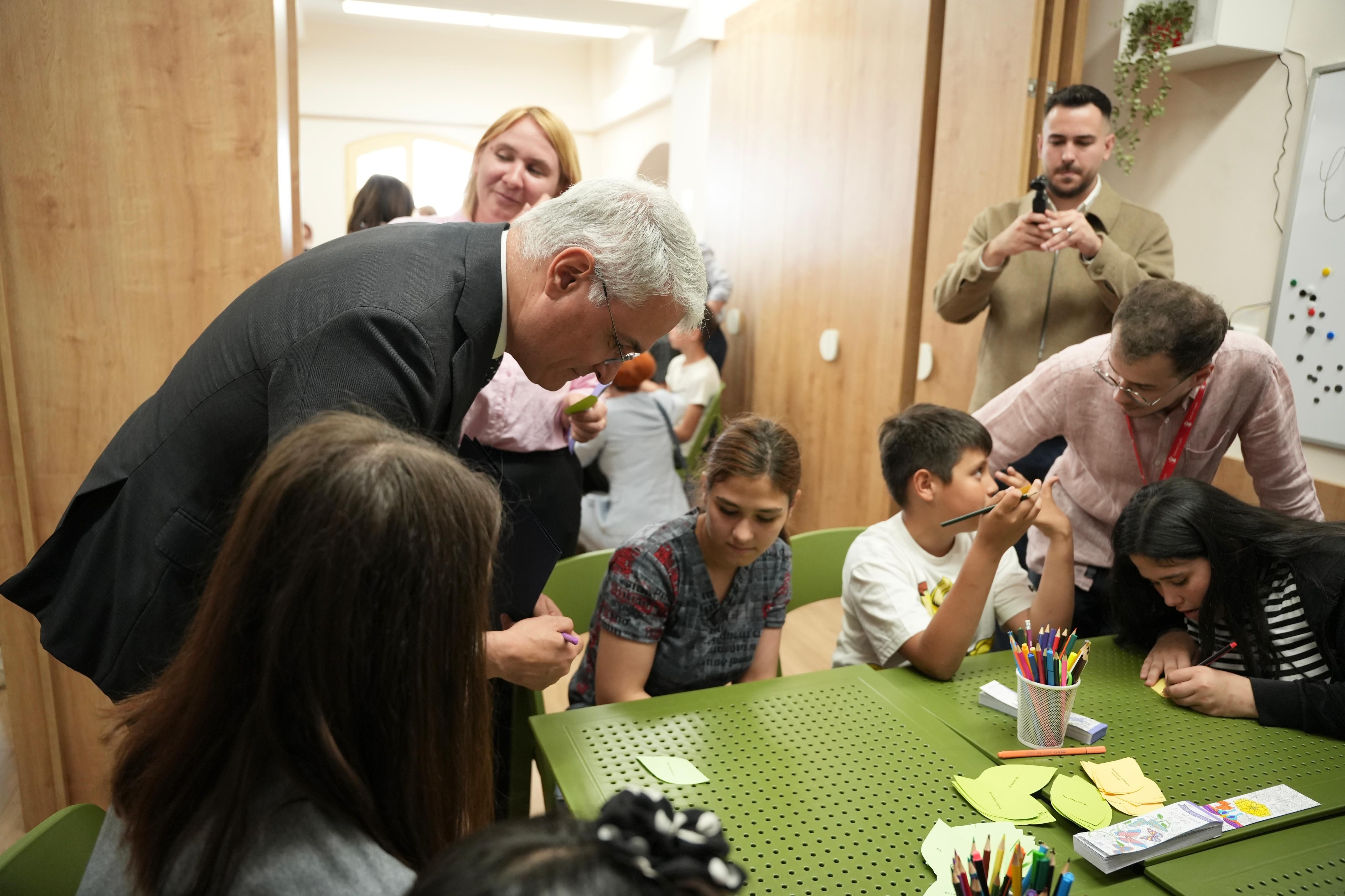 Datele oficiale arată că peste un milion de copii trăiesc în risc de sărăcie și excluziune, în timp ce proiectele sociale încearcă să suplinească lipsa unor politici eficiente și investiții consistente. | Foto: Salvați Copiii