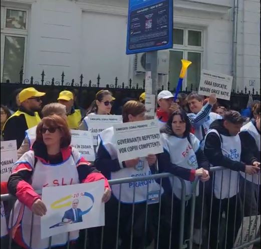 Sindicaliștii din Educație protestează în stradă. Profesorii clujeni pregătesc GREVA generală: „Neputința politică generații sacrifică”|Foto: FSLI Romania - Facebook