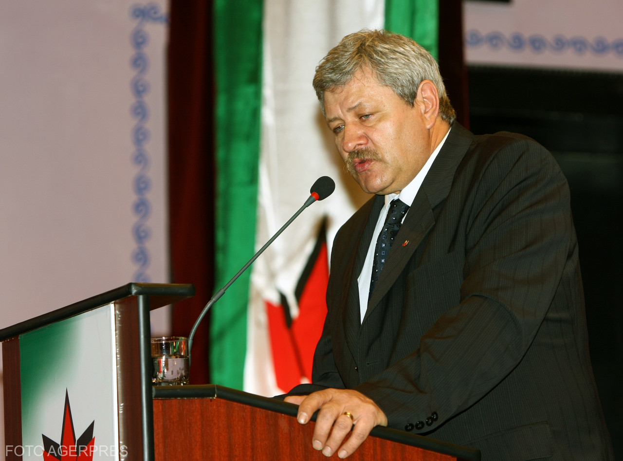 Csaba Takacs, președintele executiv interimar al UDMR Târgu Mureș, la ședința Consiliului Reprezentanților Unionali (CRU) organizată la Palatul Culturii din Târgu Mureș, 13 februarie 2010 | Foto: DORINA MATIS / AGERPRES FOTO / Fotografie ilustrativă