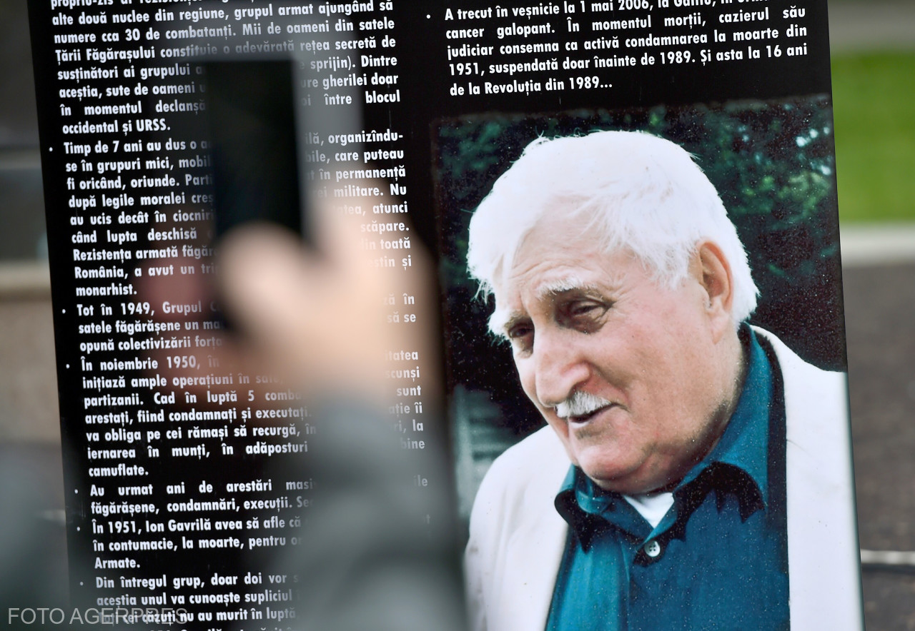 Vernisajul expoziției memoriale „Ion Gavrilă Ogoranu Prezent!”, organizat de Fundația Ion Gavrilă Ogoranu, Asociația Gogu Puiu și Haiducii Dobrogei și Fundația Luptătorii din Rezistența Armată Anticomunistă, în Piața Universității din București, 12.05.2016 Foto: RADU TUTA / AGERPRES FOTO / Fotografie ilustrativă