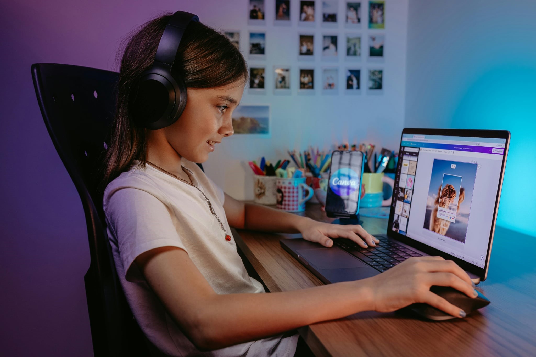 Timpul petrecut online crește cu vârsta copilului: 75% dintre copii au mai puțin de cinci ore de activități în aer liber pe săptămână|Foto: pexels.com
