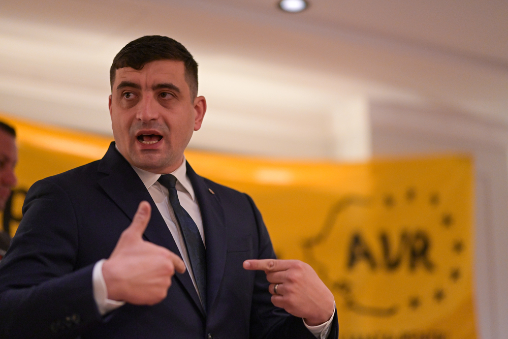 Simion a mulțumit parlamentarilor AUR pentru susținerea moțiunii și a transmis că partidul își asumă o viitoare guvernare, în contextul schimbărilor politice generate de căderea Executivului. : Foto: DepositPhotos