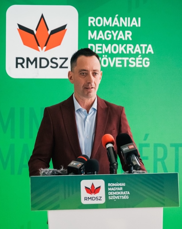 Liderul deputaților UDMR, clujeanul Csoma Botond, critici dure la adresa lui George Simon (AUR) | Foto: udmr.ro / partidulaur.ro