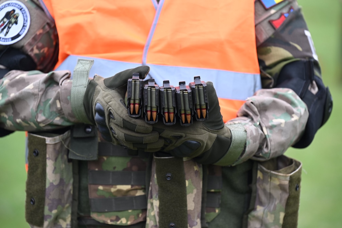 Banii de la Pilonul II de pensii vor putea fi investiți în industria de armament | Foto: Facebook, Armata României / Fotografie ilustrativă
