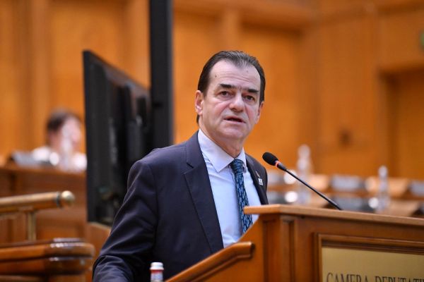 Social-democrații susțin că fostul șef al Guvernului, Ludovic Orban, ar fi exercitat presiuni ilegale pentru plata a peste 912 milioane de lei către frații Micula.| Foto: Facebook - Ludovic Orban