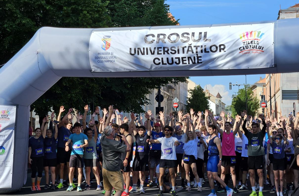 Spiritul universitar, celebrat prin sport de studenții Universității „Dimitrie Cantemir” din Cluj: „Educația de calitate se construiește și prin momente care unesc oamenii în afara sălilor de curs”. |Foto: Facultatea de Științe Economice Cluj-Napoca, UCDC – Facebook