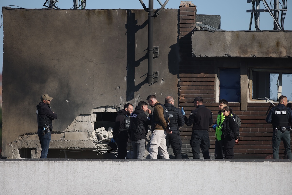 Imagine de la blocul din Galați, unde s-a prăbușit o dronă rusească | Foto: Inquam Photos /George Călin
