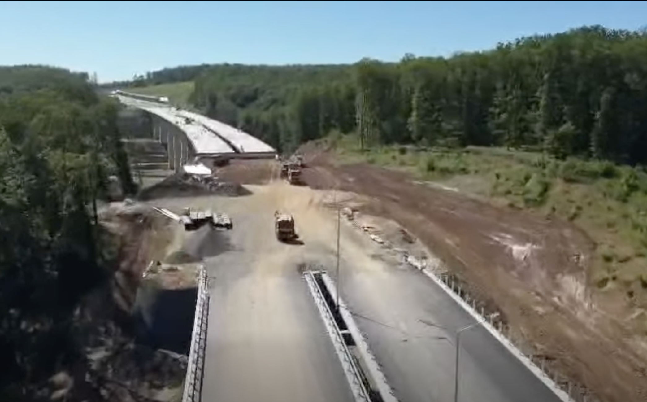 Lucrări pe ultima sută de metri pe lotul Nădășelu - Zimbor (Autostrada Transilvania) | Foto: Captură de ecran Facebook, Cristian Pistol