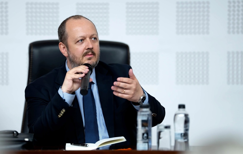 Adrian Papahagi este un filolog și eseist român, născut la Cluj. Este conferențiar la Facultatea de Litere a Universității „Babeș-Bolyai”. | Foto: Adrian Papahagi / Facebook