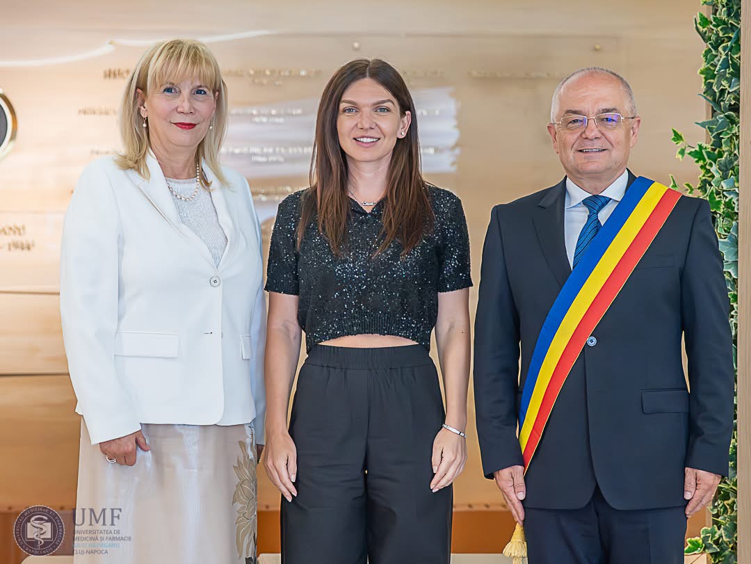 Simona Halep, cea mai titrată jucătoare de tenis din istoria României și fost lider mondial WTA, își va disputa sâmbătă, 13 iunie, meciul oficial de retragere. | Foto: UMF Iuliu Hațieganu Cluj-Napoca