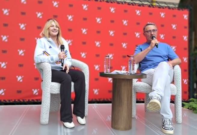 Nadia Comăneci și Tudor Giurgiu, regizor și directorul TIFF într-o discuție emoționantă despre viața marii gimnaste, la TIFF | Foto: Bianca Preda – monitorulcj.ro