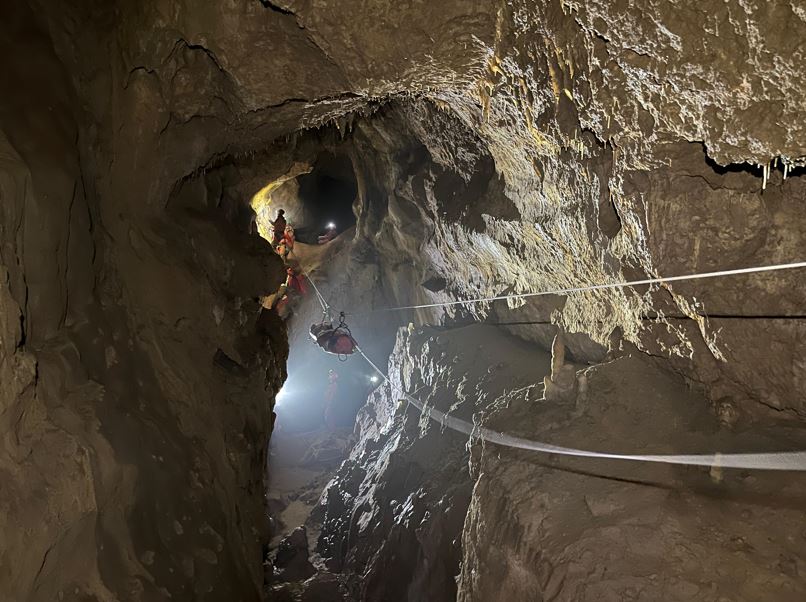 Exercițiu complex de salvare în Peștera Cerbului: misiune extremă în subteran pentru speologii clujeni|Foto: Consiliul Județean Cluj