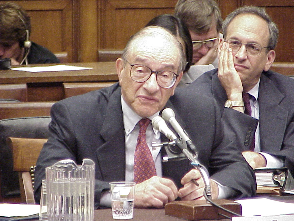 Alan Greenspan, economistul care a condus politica monetară a Statelor Unite timp de aproape 19 ani din funcția de președinte al Rezervei Federale (Fed), a murit la vârsta de 100 de ani. | Foto: Wikipedia, public domain
