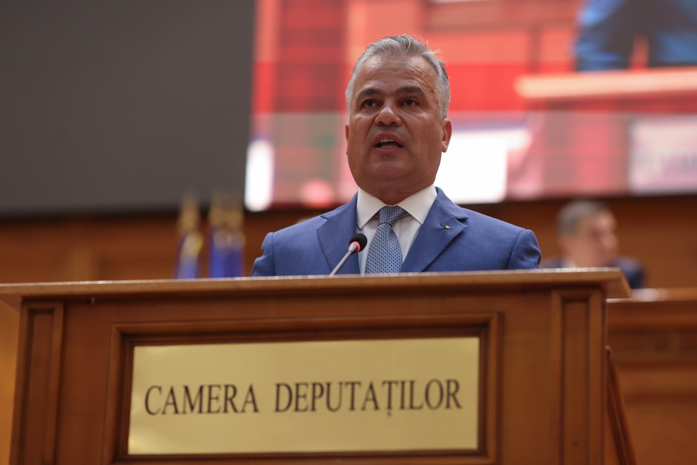 Adrian Veștea, dezamăgit că nu a primit votul de încredere în Parlament pentru a forma un Guvern. Fotografie realizată luni, 22 iunie 2026, la ședința comună a camerelor Parlamentului pentru dezbaterea și votarea guvernului Adrian Veștea | Foto: George Călin / Inquam Photos