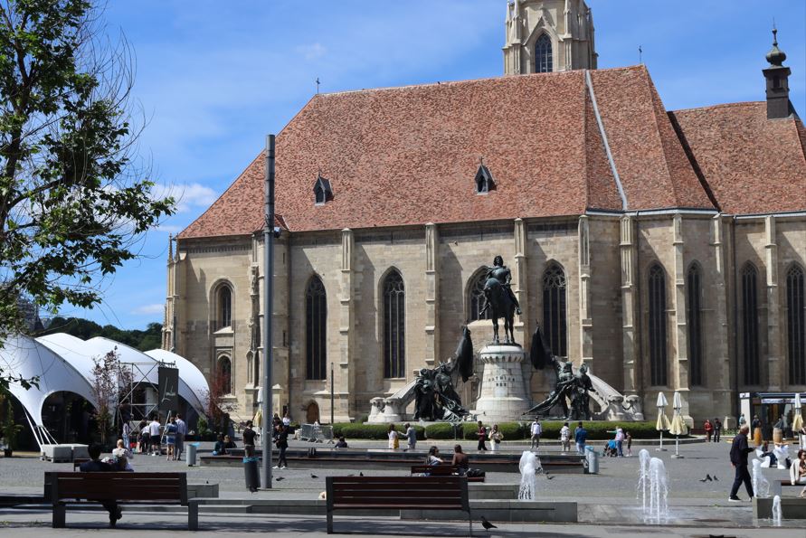 Cum văd românii viitorul țării în următorul deceniu: peste 38% cred că viața va fi mai rea. Lideri politici competenți, educația și investițiile, principalele priorități pentru dezvoltarea României.|Foto: monitorulcj.ro