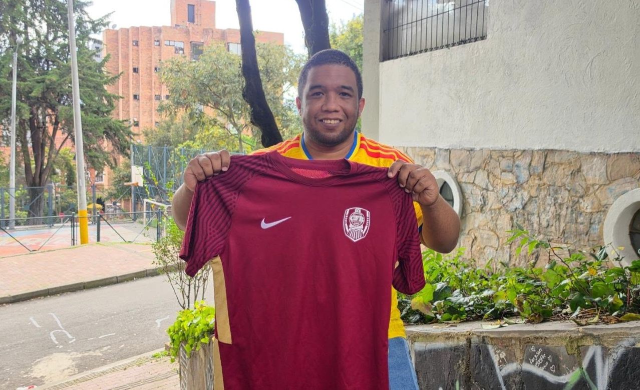 Osmar, născut în Columbia, este unul dintre cei mai mari fani ai CFR-ului / Foto: Cristian Scutariu Facebook