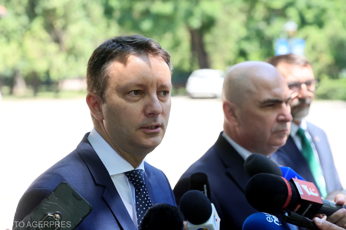 Siegfried Mureșan știe care sunt urgențele României. Europarlamentarul Siegfried Mureșan (stânga) susține o conferință comună de presă, alături de Dominic Fritz, președintele USR, Ilie Bolojan, președintele PNL, și senatorul UDMR Turos Lorand, la sediul PNL.| Foto: DANIELA ZAMFIR, AGERPRES FOTO