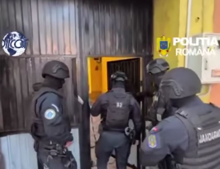 Percheziții în Bihor, în dosarul „azilele graozei”: Sute de persoane vulnerabile, exploatate sub paravanul unei asociații umanitare. Victime îngropate pe câmp și ajutoare de înmormântare încasate de gruparea infracțională.|Sursa: Poliția Română
