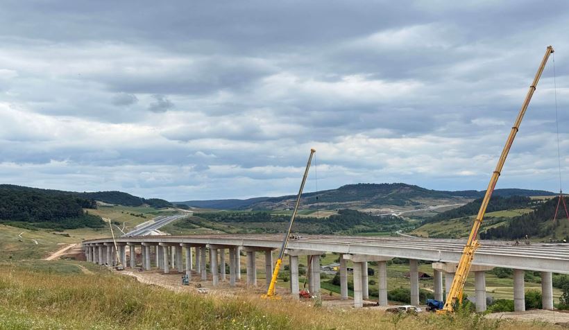 Autostrada Transilvania: Secțiunea Nădășelu – Mihăiești, progres de 78% în teren. Lucrările la viaductele de 3,2 km, încheiate până la finalul anului.|Foto: Instituția Prefectului-Județul Cluj – Facebook