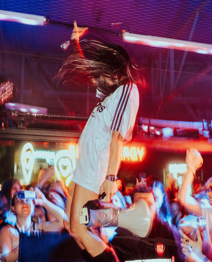 „Au rupt basul!”. DJ MĂ-TA a transformat scena Electric Castle într-un uriaș ring de dans: „Unul dintre cele mai bune seturi de DJ pe care le-am auzit vreodată!”