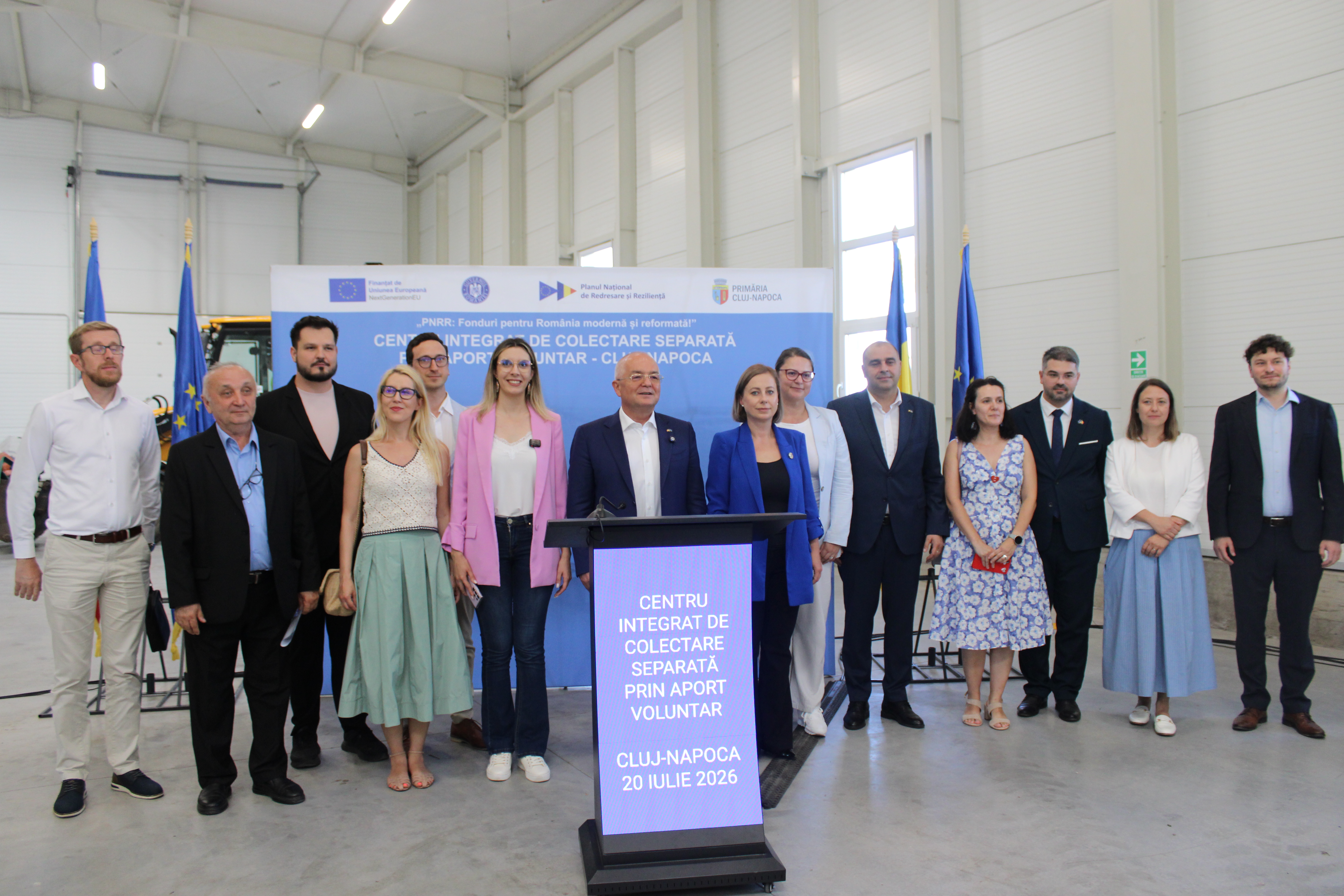 Centru integrat de deșeuri, investiție de 5 milioane de euro din fonduri europene, inaugurat la Cluj. Emil Boc: „Un proiect important pentru un oraș curat, prin care deșeurile sunt colectate gratuit”.|Foto: Mădălina Ivan- monitorulcj.ro