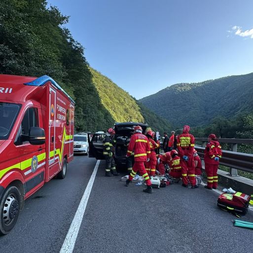 Accident grav pe DN7. Bucată de stâncă prăbușită peste un autoturism: Un bărbat a murit.