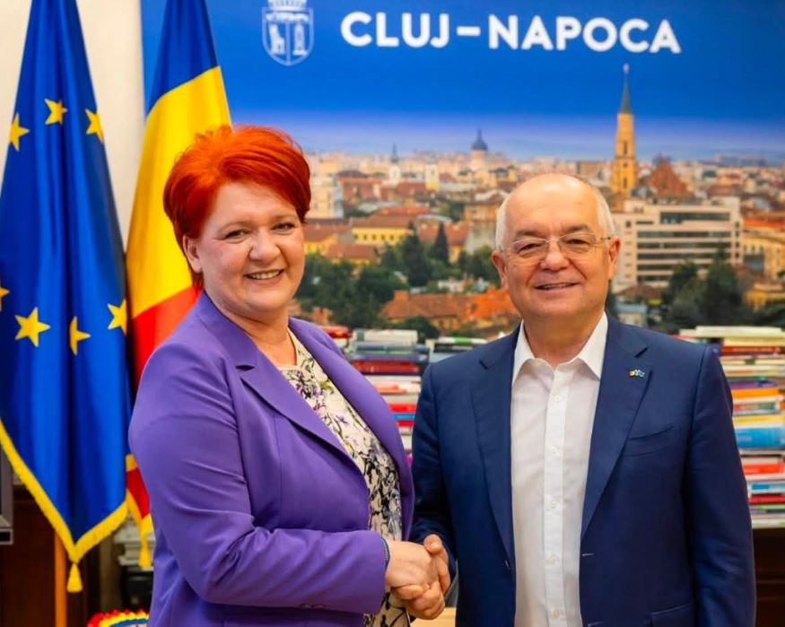 Noi autobuze electrice și stații de încărcare, în Apahida. Dezvoltarea zonei metropolitane, pe agenda discuțiilor cu primarul Cristina Belce.|Foto: Emil Boc - Facebook