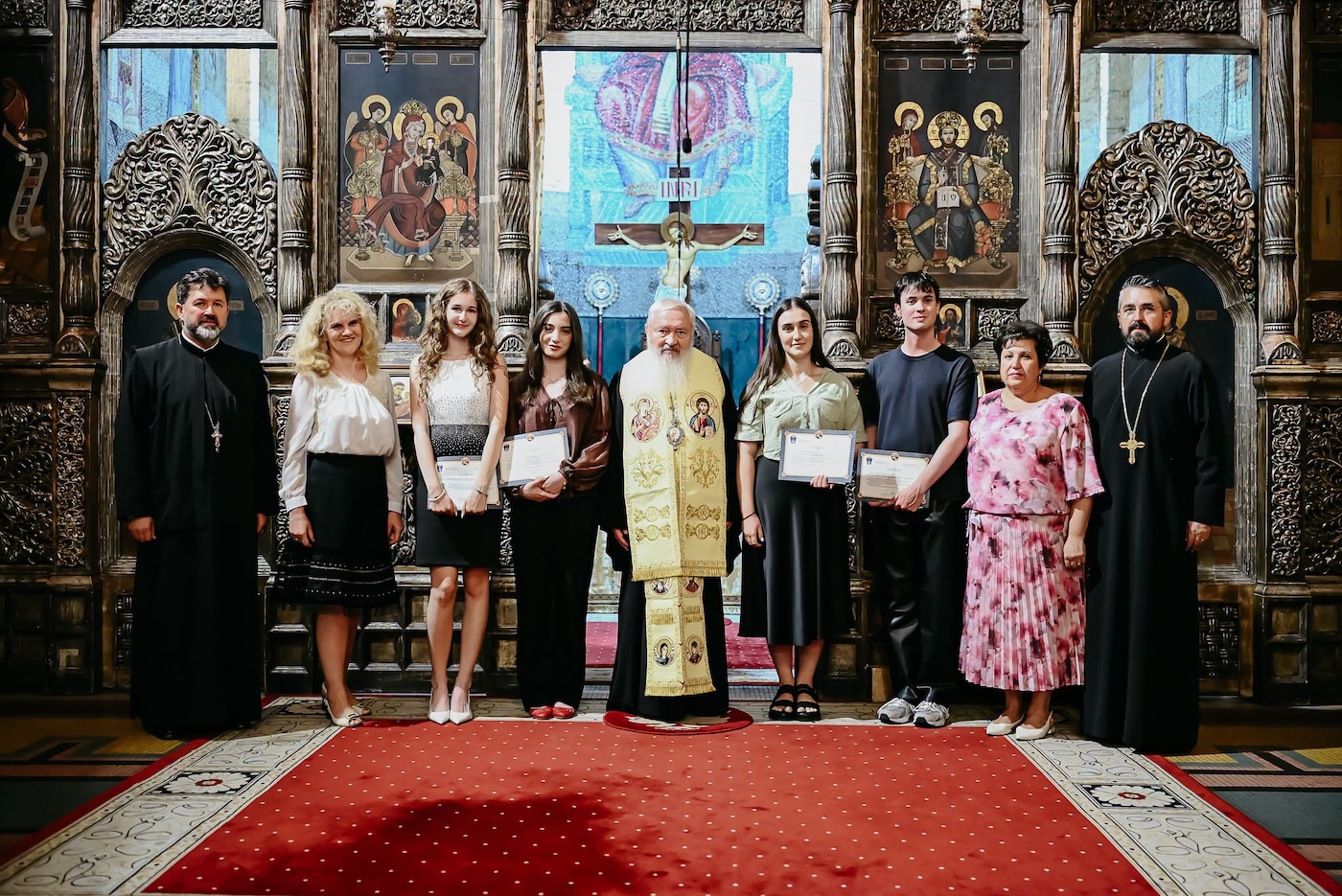 Cei patru elevi clujeni care au obținut media 10 la Bacalaureat 2026 au fost premiați de Mitropolitul Andrei | Foto: Facebook, Mitropolia Clujului, Maramureșului și Sălajului