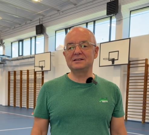 Sală de sport modernizată din fonduri PNRR, la Liceul de Informatică din Cluj. Emil Boc: „955 de elevi vor beneficia de dotări de ultimă generație pentru a face sport”.|Foto: Emil Boc - Facebook