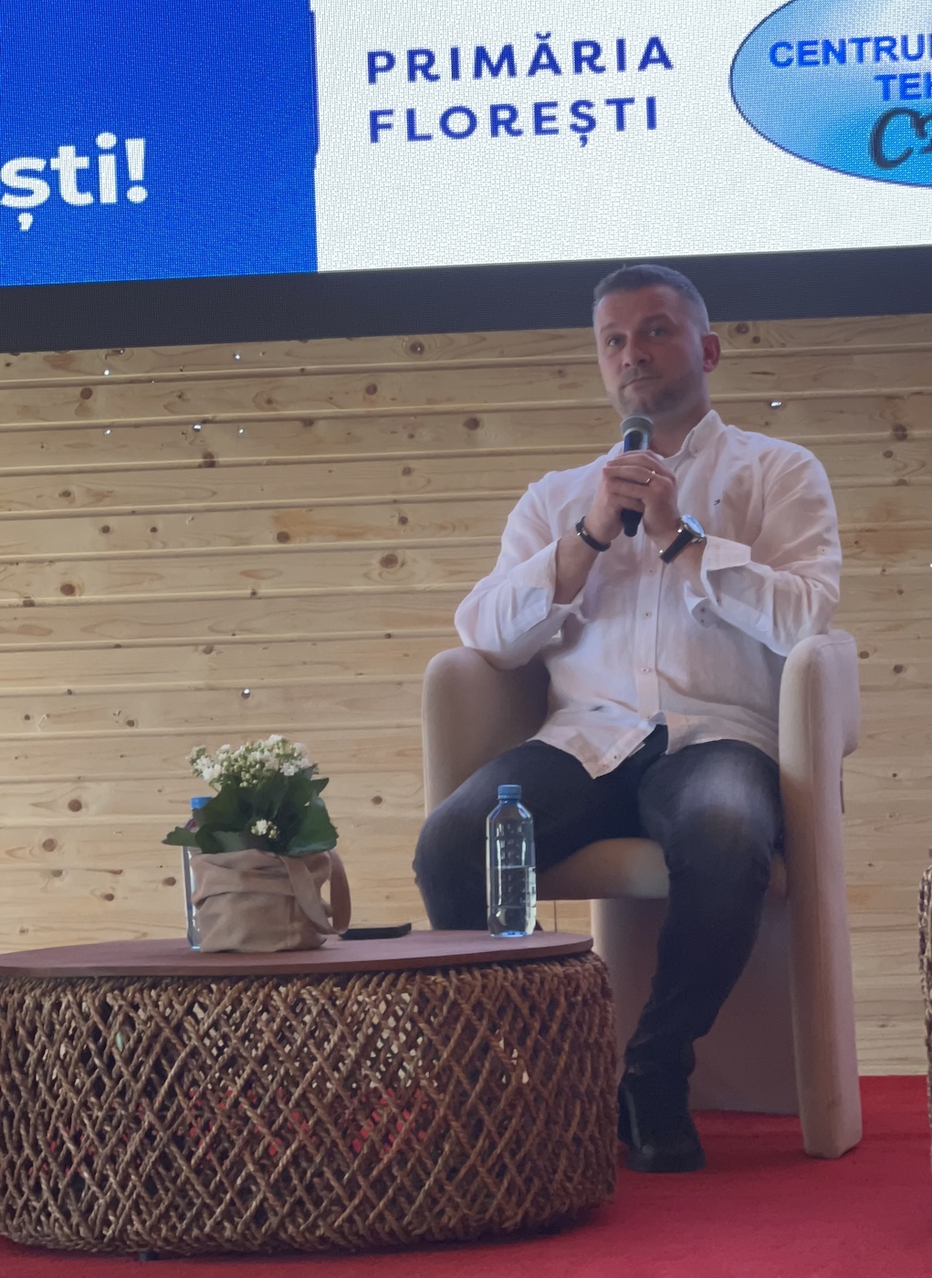Cum s-a dezvoltat Floreștiul cu ajutorul fondurilor europene? Primarul Bogdan Pivariu: „Aproape peste tot în comună găsim obiective finanțate cu bani europeni”.