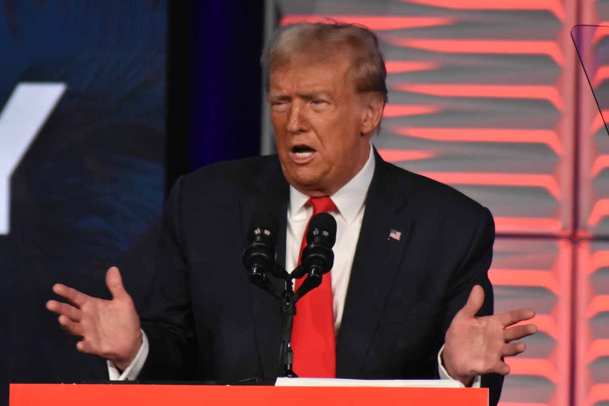Donalt Trump suspendă atacurile SUA asupra Iranului cu condiția încheierii unui acord de pace