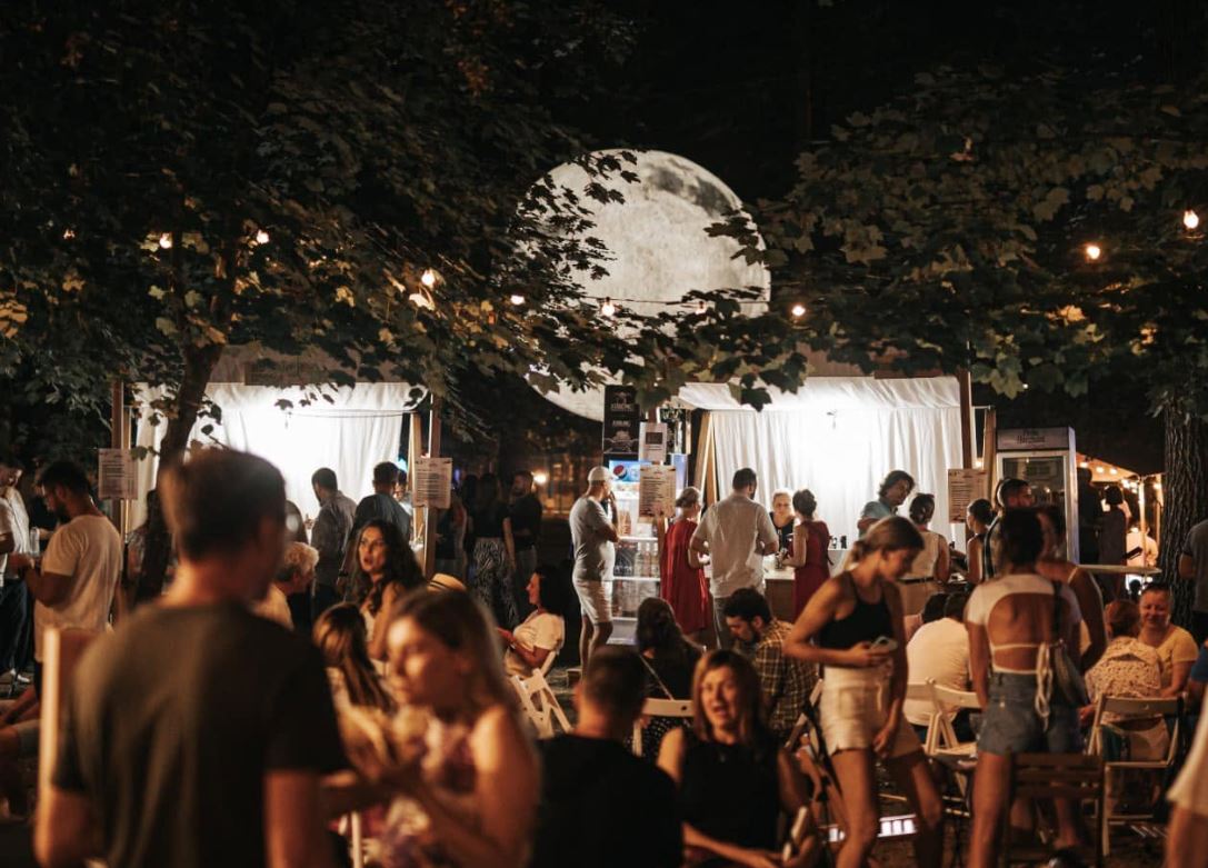 Central Park Wine Festival aduce împreună oameni, producători și povești într-un eveniment care celebrează vinul, gastronomia și comunitatea|Foto: Central Park Wine Festival - Facebook