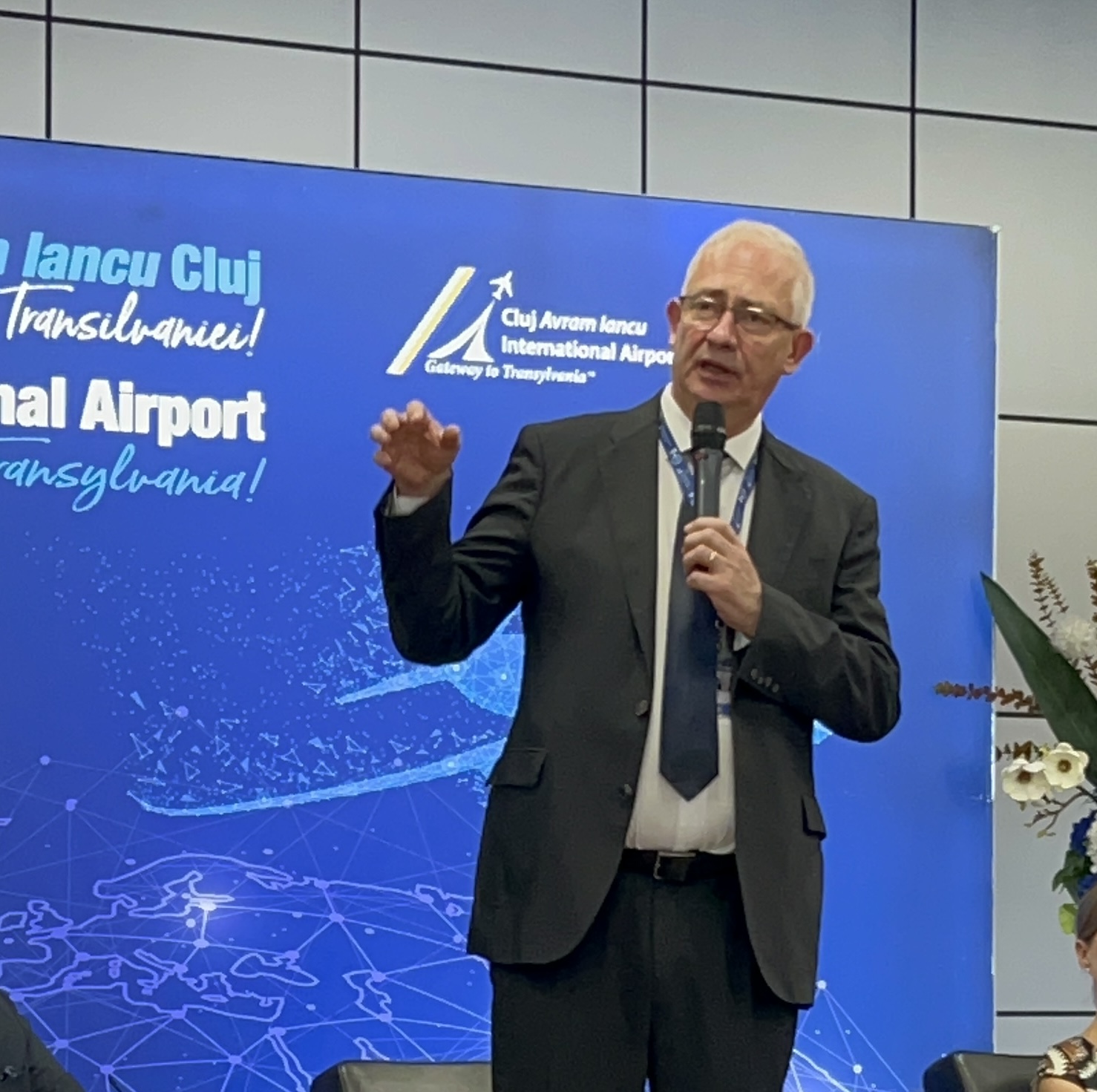 Ce ne facem cu dronele? Explicații la Aeroportul Internațional Cluj despre cum pot fi folosite legal. David Ciceo: „Pot afecta siguranța zborurilor”.