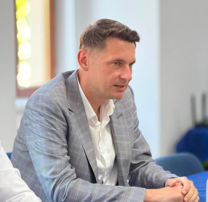 Mircea Abrudean a deschis un nou birou senatorial, în Dej: „Schimbarea este posibilă doar dacă lucrăm împreună”|Foto: Mircea Abrudean - Facebook