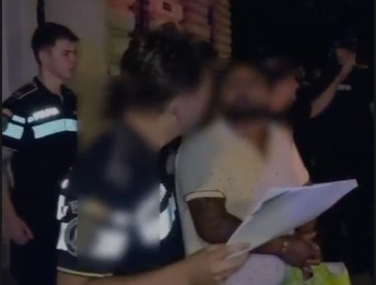 Șapte persoane, arestate după atacul asupra ambulanței din Cluj. Șoferul a ajuns pe masa de operație