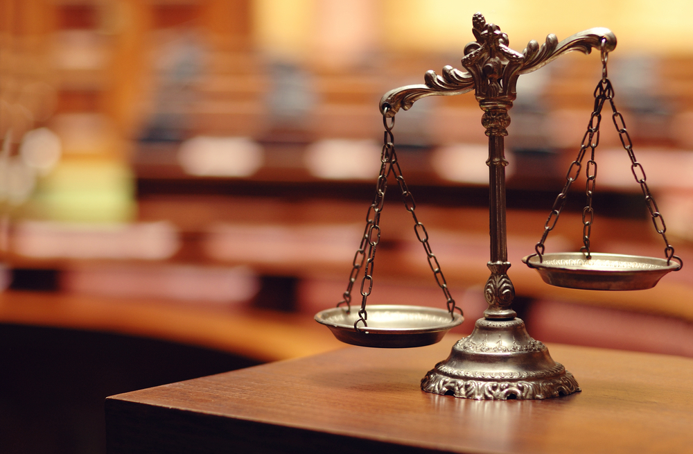 Un ieșean de 68 de ani, urmărit internațional și inclus pe lista „Most Wanted”, a fost adus sâmbătă, 15 august, în România, după ce a fost condamnat la 19 ani și 4 luni de închisoare pentru viol și agresiune sexuală. | Foto: DepositPhotos