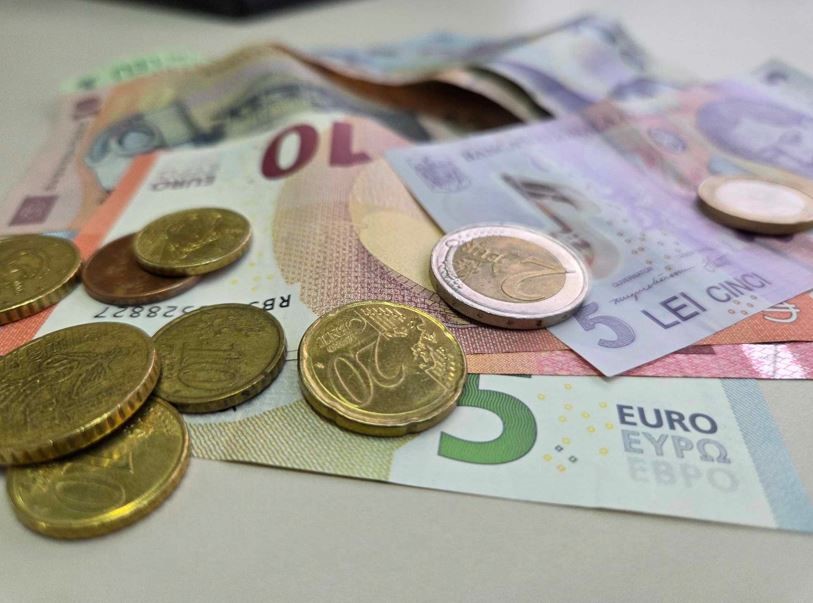 Încrederea în economie crește ușor, în ciuda menținerii ritmului de stagnare: „Riscul de recesiune rămâne actual”