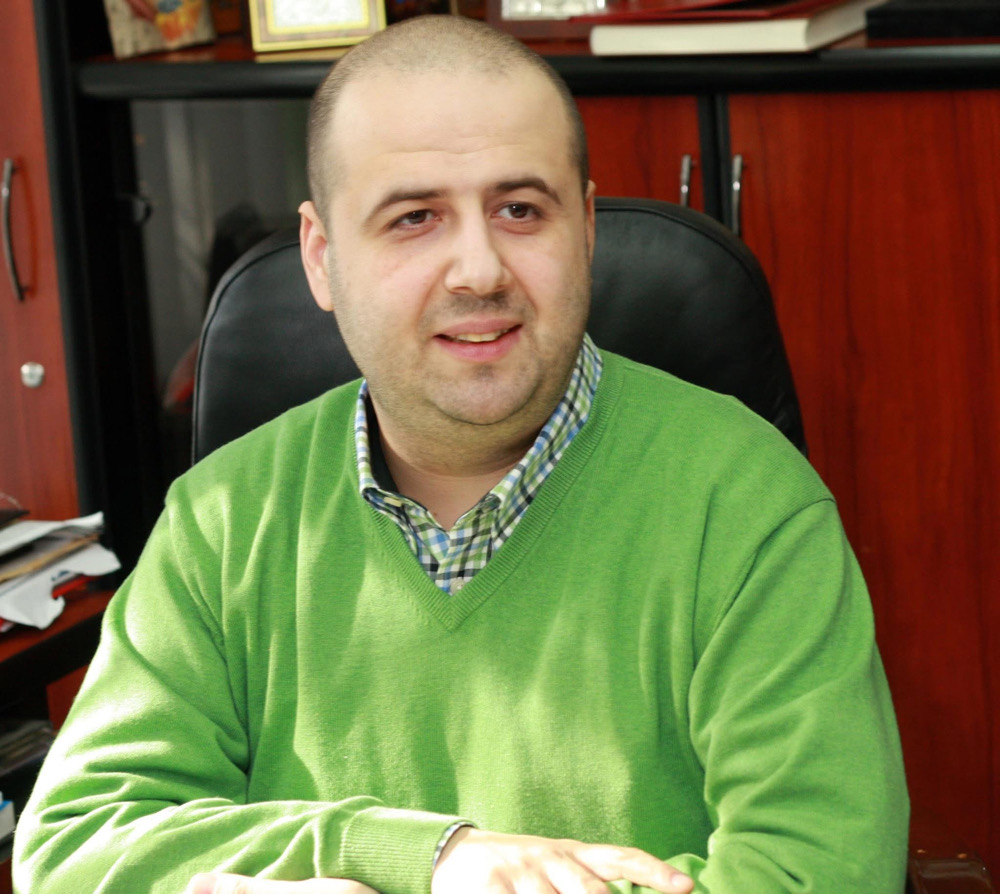 Cu o zi înainte de votul Senatului pentru numirea sa la CCR, Mihai Busuioc și-a trecut apartamentul din București pe numele fiicei sale.  | Foto: Facebook - Mihai Busuioc