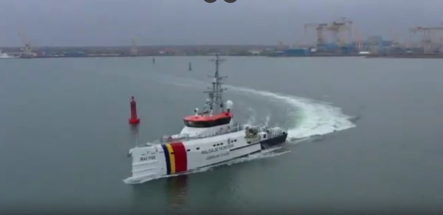 O navă cargo s-a scufundat în Marea Neagră, în zona economică exclusivă a României: 12 membri ai echipajului au fost salvați. Nicușor Dan: „A fost lovită”.|Foto: politiadefrontiera.ro