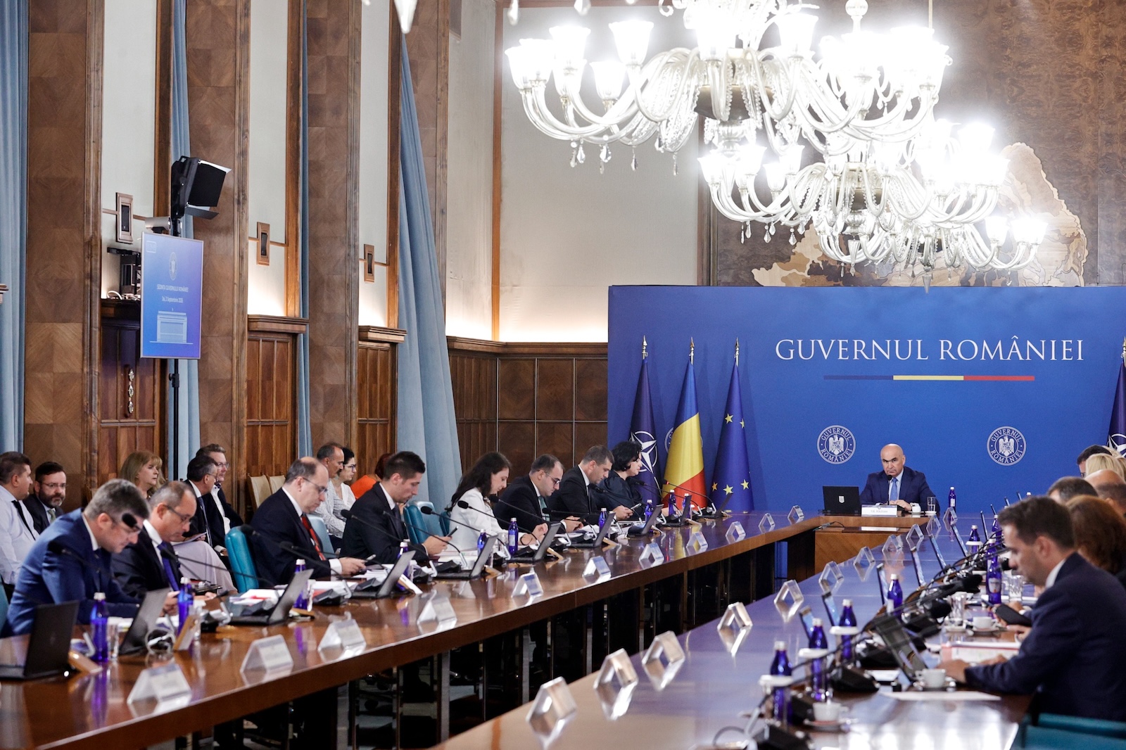 Guvernul face toate demersurile pentru a se asigura că România va încasa integral cele 770.000.000 de euro aferente jalonului PNRR legat de legea ANI | Foto: gov.ro