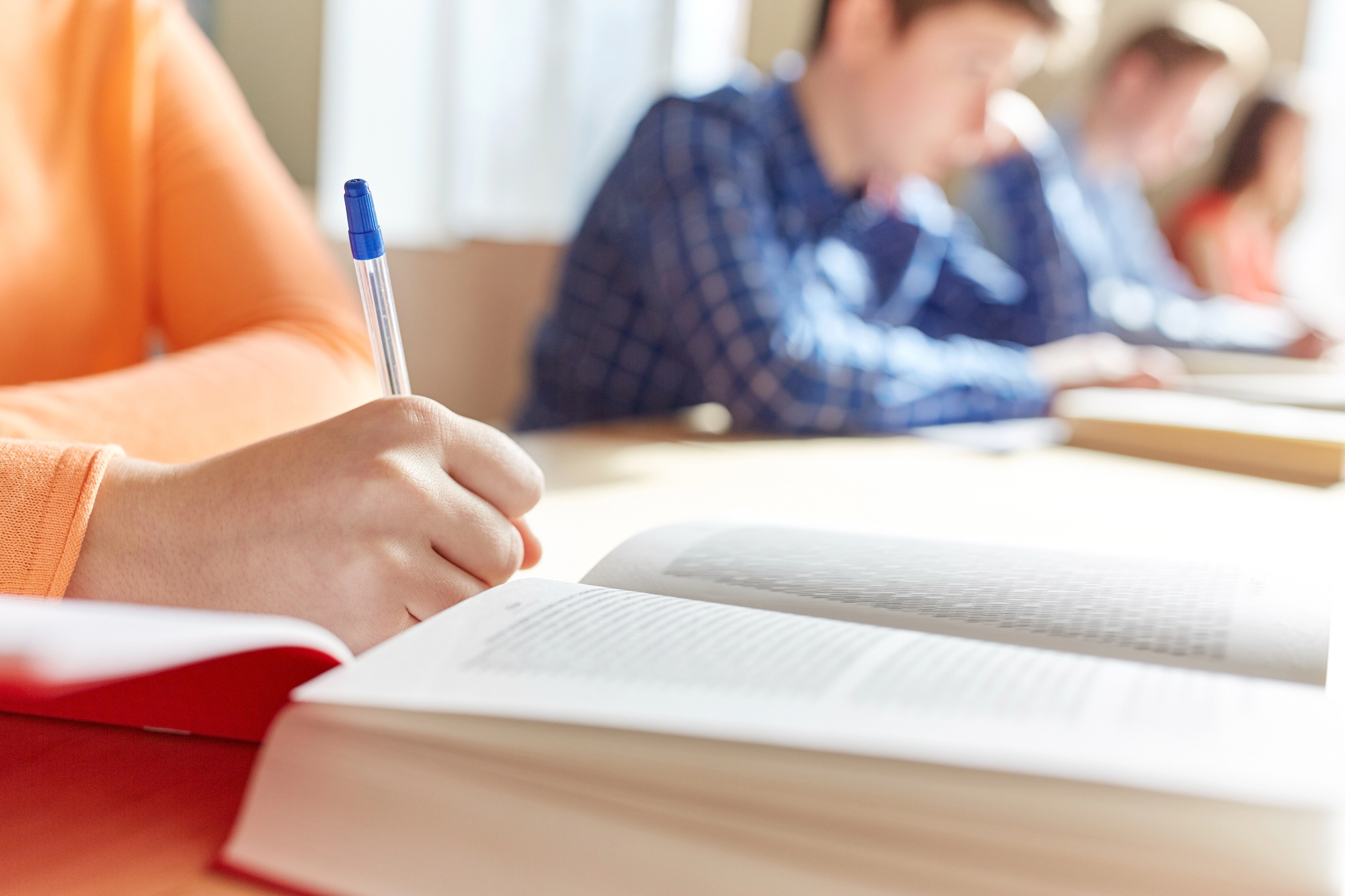 Educația din România, în criză: mii de copii sunt în afara școlii, tot mai puțini profesori rămân