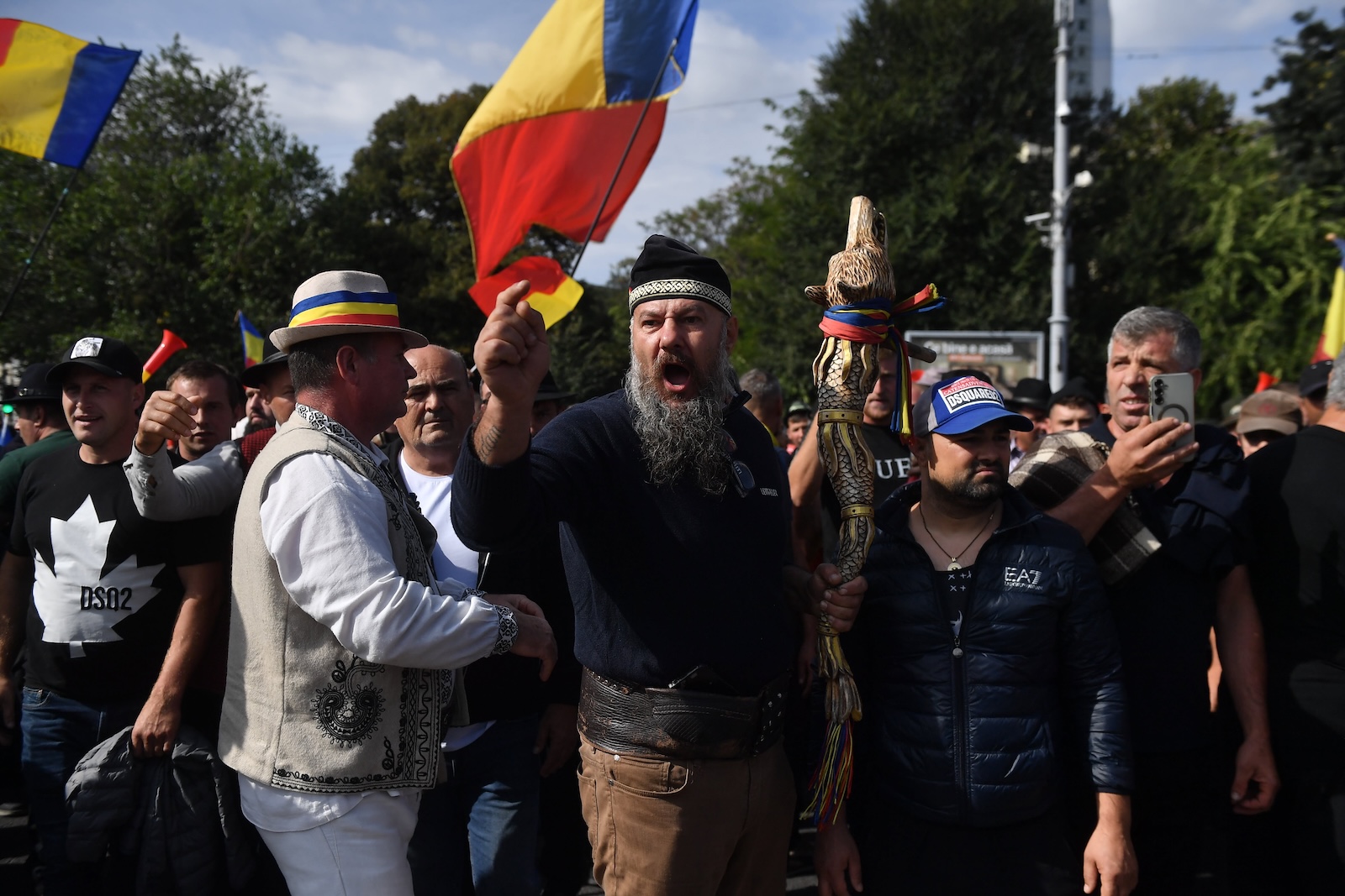 Președintele României, Nicușor Dan: „Actele de vandalism sunt inacceptabile și trebuie sancționate drastic”. Protest al ciobanilor români, în Piața Victoriei din Capitală.  | Foto: RADU TUTA / AGERPRES FOTO