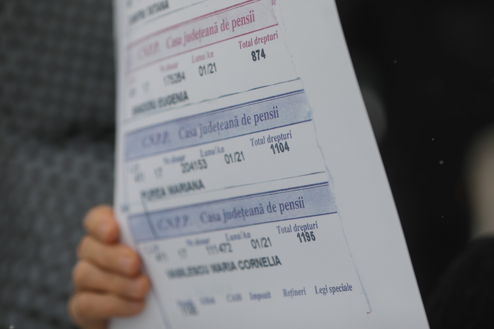 Cod de bare/QR pe talonul de pensie. Propunerea legislativă a fost adoptată în Senat. Fotografie realizată în București, 27 ianuarie 2021. | Foto: Octav Ganea / Inquam Photos