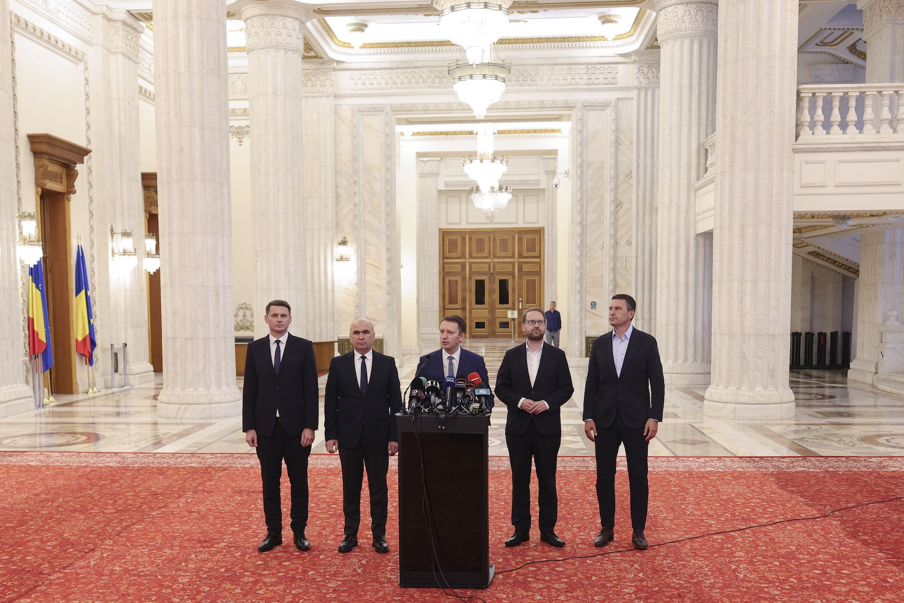 „Coaliția de dreapta” nu exclude negocierea cu PSD pentru învestirea guvernului condus de Siegfried Mureșan | Foto: Inquam Photos / Octav Ganea