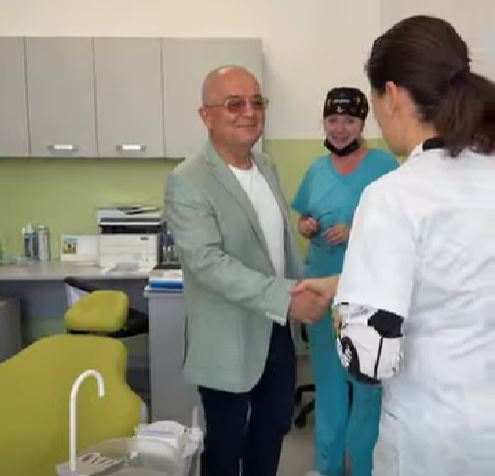 Rețea extinsă de cabinete medicale și stomatologice în școli. Emil Boc: „Educația și sănătatea sunt investiții care construiesc viitorul Clujului”.|Foto: Emil Boc - Facebook