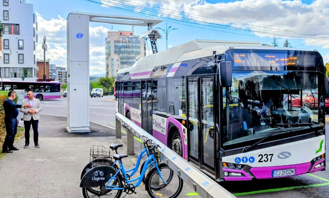 Clujul investește în vehicule nepoluante și infrastructura electrică. Viceprimarul Dan Tarcea: „Susțin continuarea acestei direcții la Cluj, pentru un transport public mai bun”.