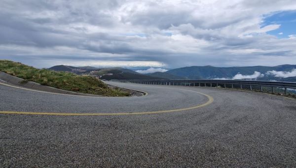 Circulația pe Transalpina se va desfășura după un program modificat începând de sâmbătă, 26 septembrie, ca urmare a vremii nefavorabile de la altitudini de peste 1.500 de metri, potrivit CNAIR. |  Foto: Cristian Pistol - Facebook
