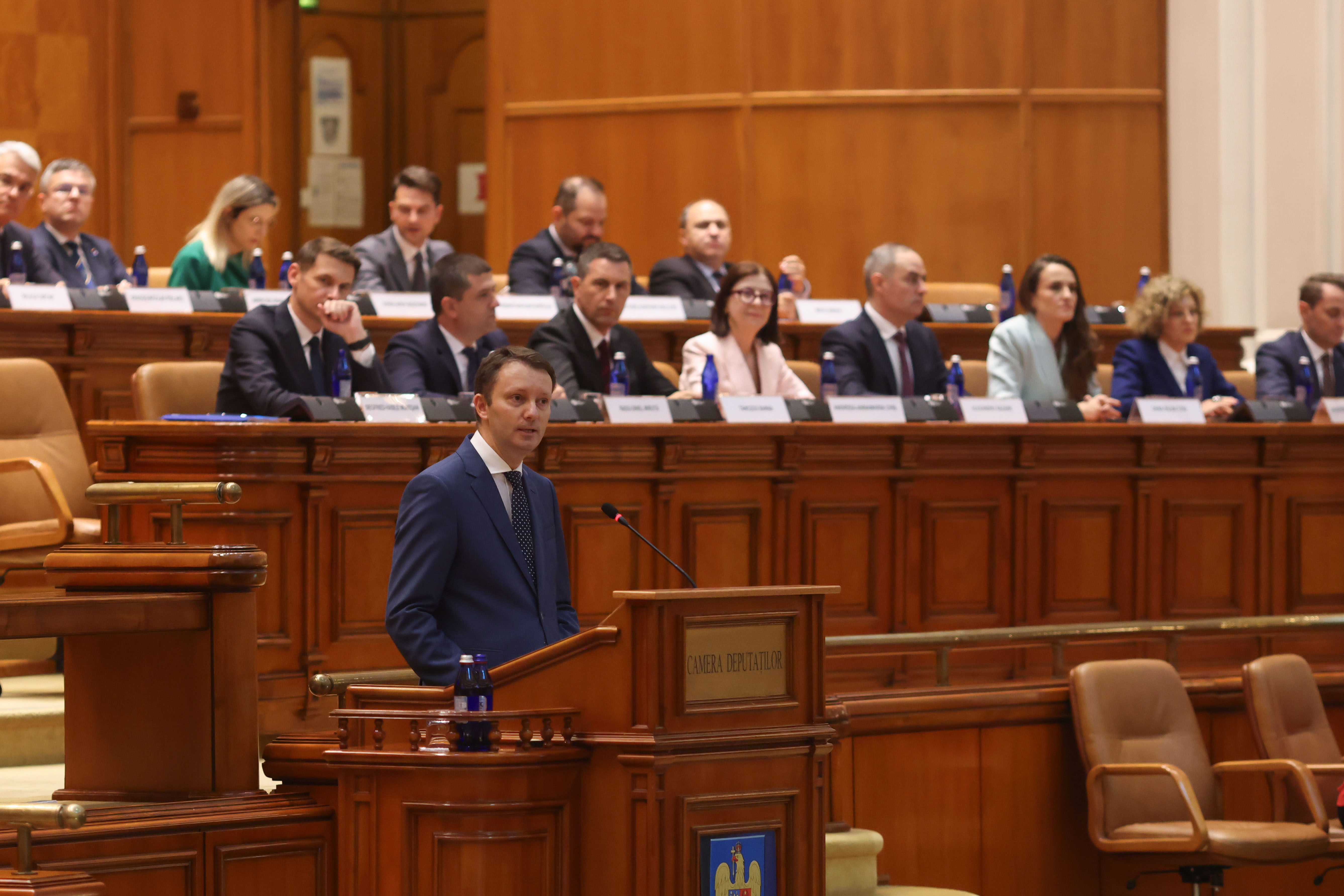 Ședința în plenul reunit al Camerei Deputaților și Senatului în care se dezbate și votează învestirea guvernului condus de Siegfried Mureșan, la Palatul Parlamentului din București, 30 septembrie 2026|Foto: Inquam Photos / George Călin
