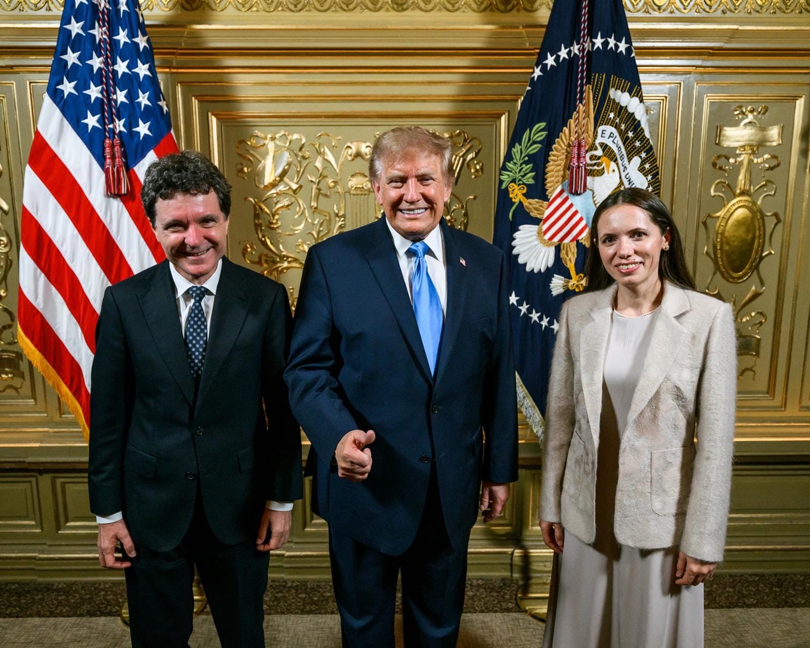 Întâlnirea președinților: Nicușor Dan, față în față cu Donald Trump. De la stânga la dreapta: Președintele României, Nicușor Dan, președintele SUA, Donald Trump, Mirabela Grădinaru, parteneră Nicușor Dan| Foto: X (ex Twitter), Nicușor Dan