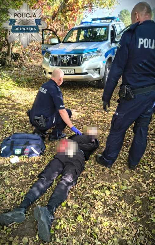 Un elev de 19 ani a fost arestat în orașul polonez Ostroleka, după ce a rănit cu cuțitul mai multe persoane la liceul profesional în care studia. | Foto: Policja Mazowsze / X